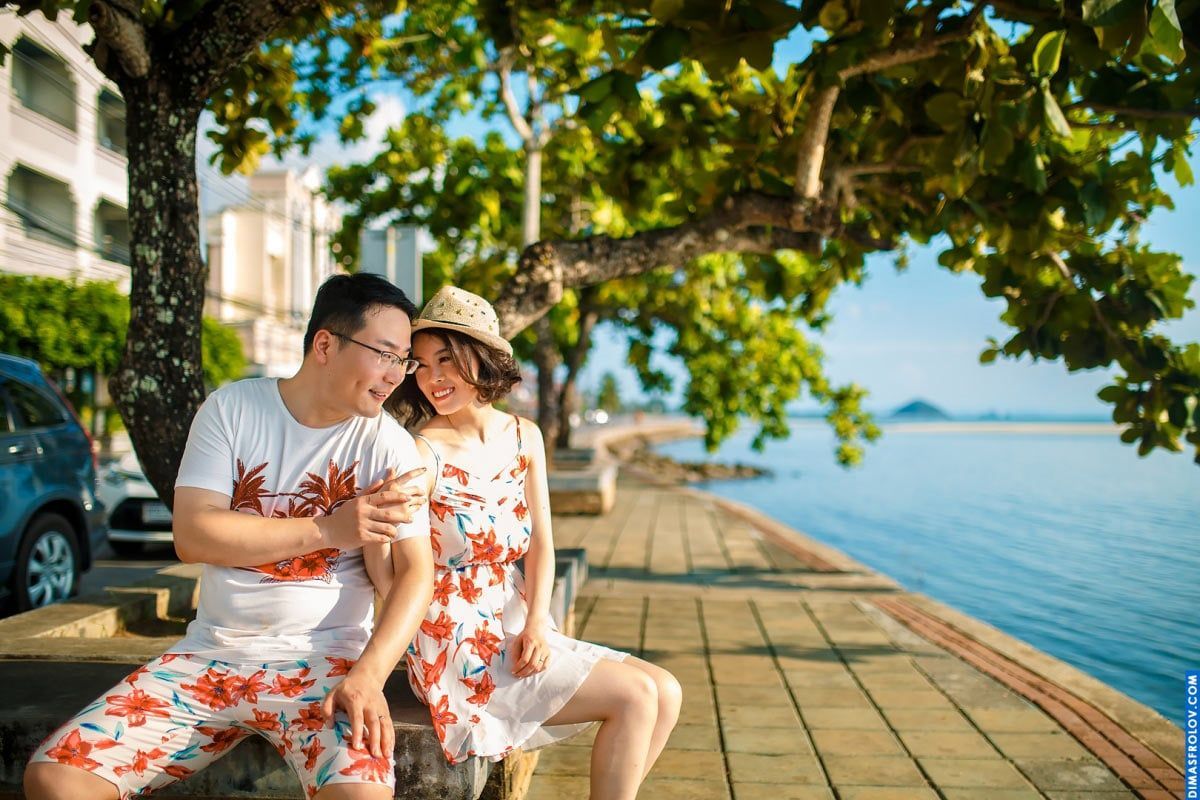 Relaxed couple moment during a seaside photo shoot