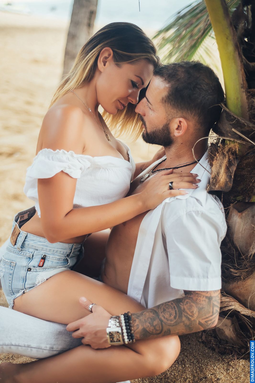 Romantic couple on the beach. Photo 86793 (2023-05-03 22:07:03)