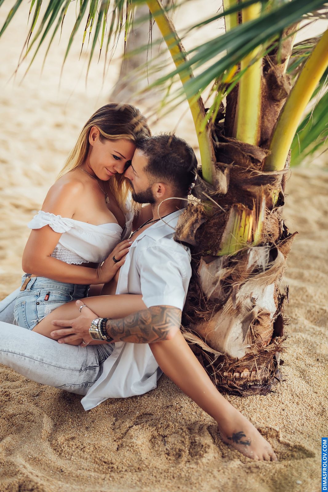 Romantic couple on the beach. Photo 86842 (2023-05-03 22:07:04)