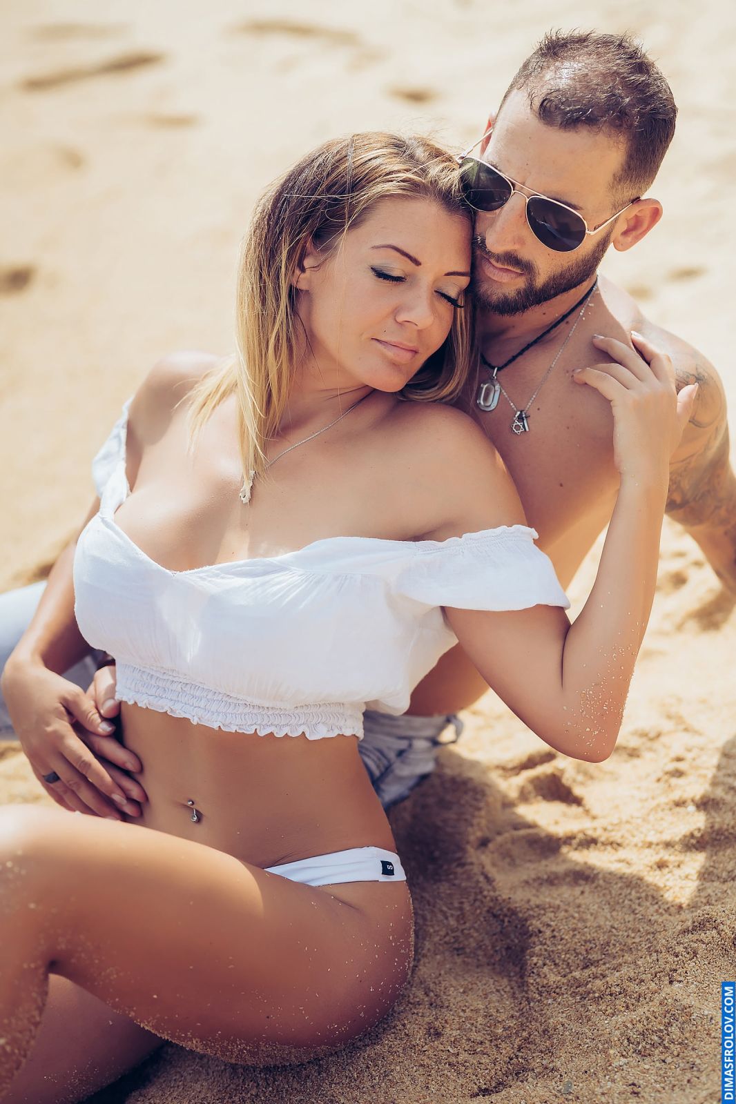 Romantic couple on the beach. Photo 86847 (2023-05-03 22:07:04)