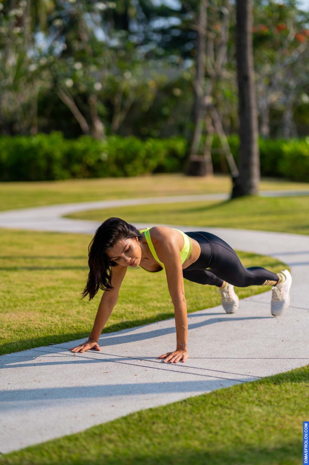 yoga ฟิตเนสยามเช้า - ธันดาร์ หล่าย. บาทต่อภาพ 126472 (2023-05-03 22:19:16)
