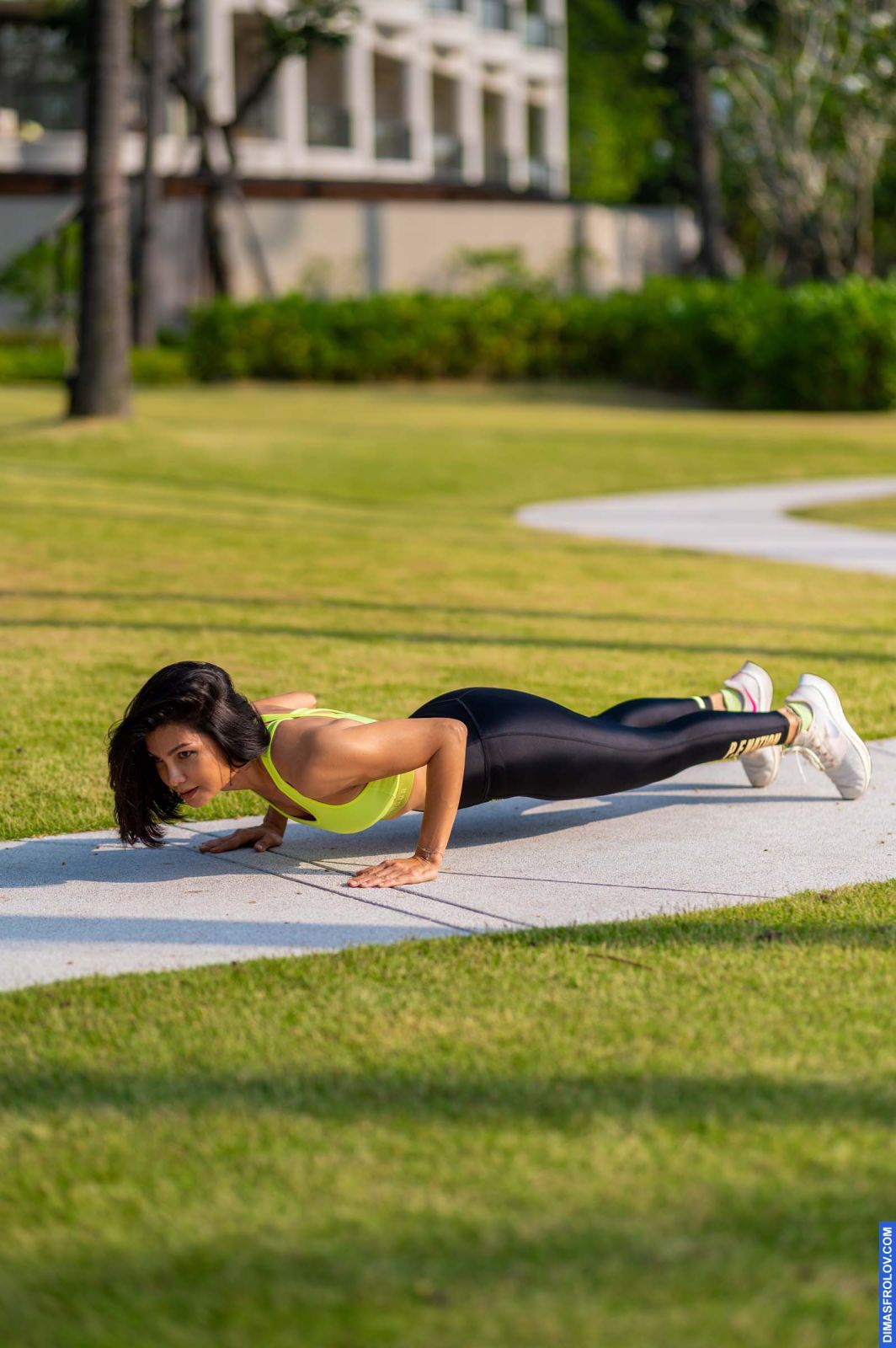 yoga ฟิตเนสยามเช้า - ธันดาร์ หล่าย. บาทต่อภาพ 126473 (2023-05-03 22:19:16)