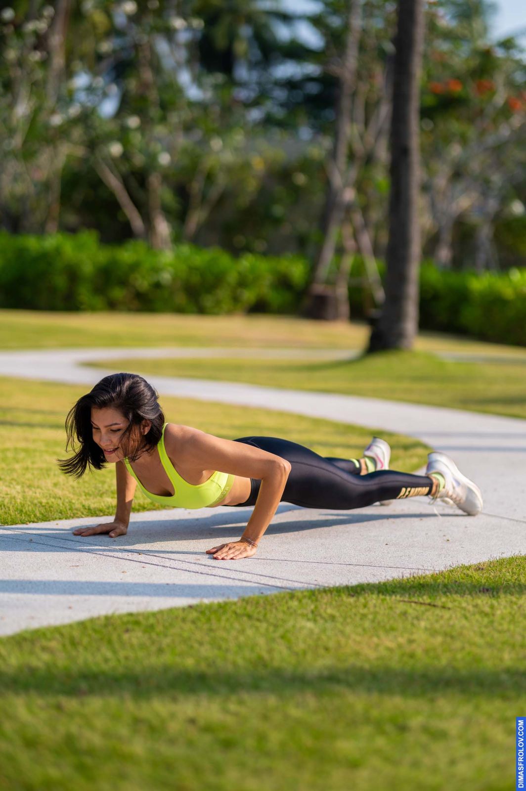 yoga ฟิตเนสยามเช้า - ธันดาร์ หล่าย. บาทต่อภาพ 126478 (2023-05-03 22:19:16)
