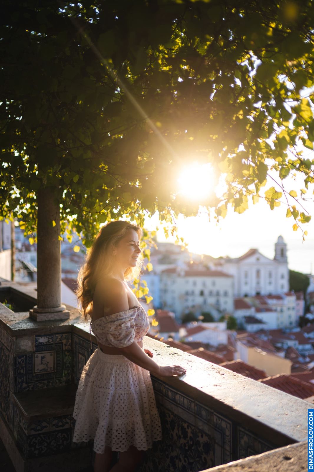 Luna. Lisbon Photoshoot in Alfama Streets. Sunrise Light and Natural Mood. Photo 129881 (2025-07-22 17:57:06)