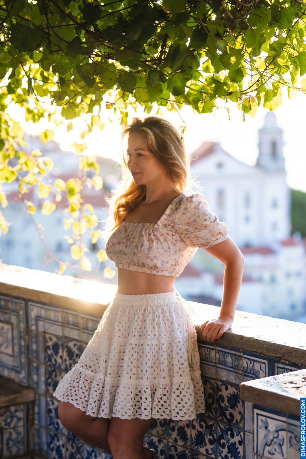 Luna. Lisbon Photoshoot in Alfama Streets. Sunrise Light and Natural Mood. Photo 129875 (2025-07-22 17:57:04)