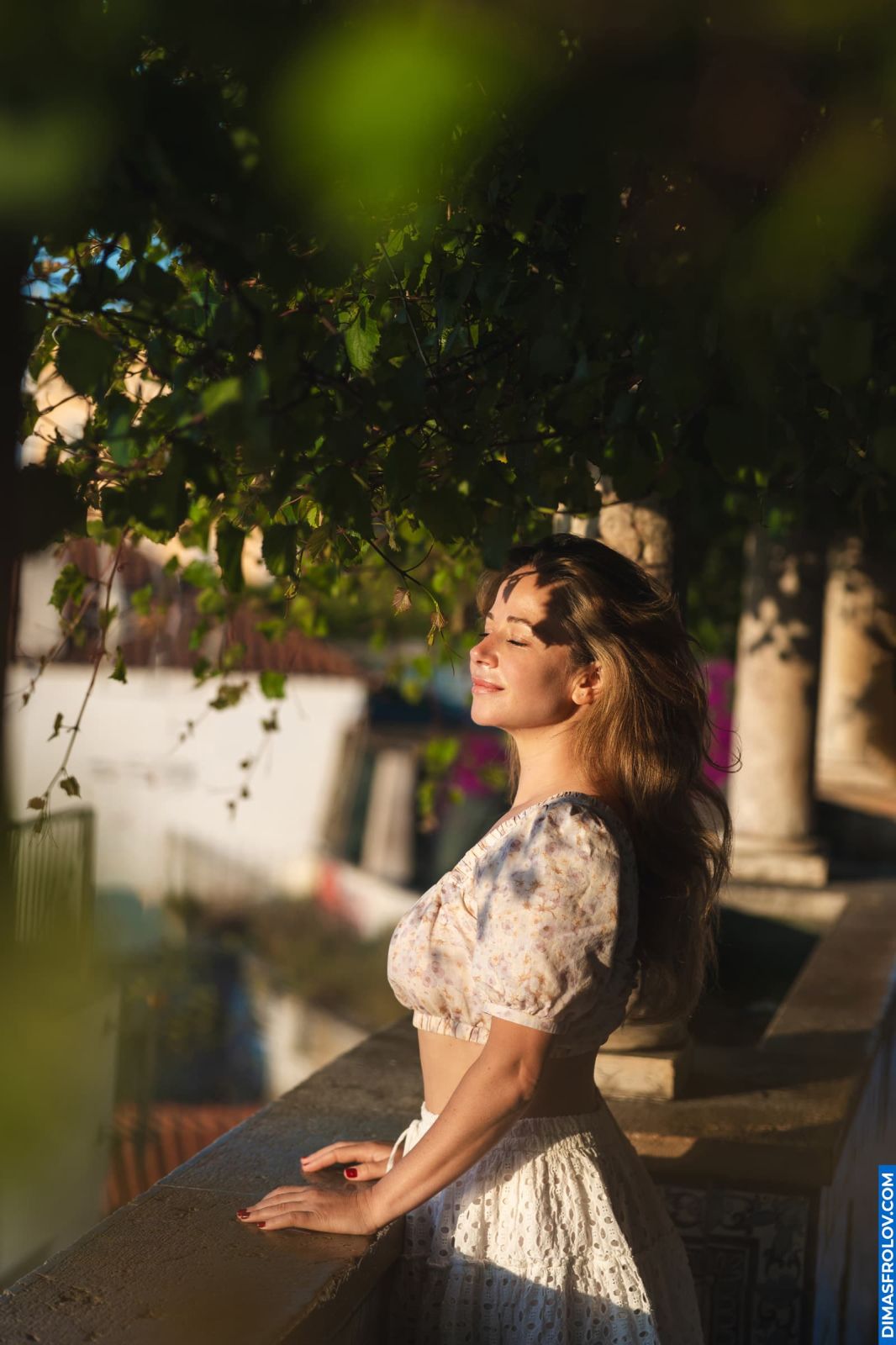 Luna. Lisbon Photoshoot in Alfama Streets. Sunrise Light and Natural Mood. Photo 129870 (2025-07-22 17:57:03)