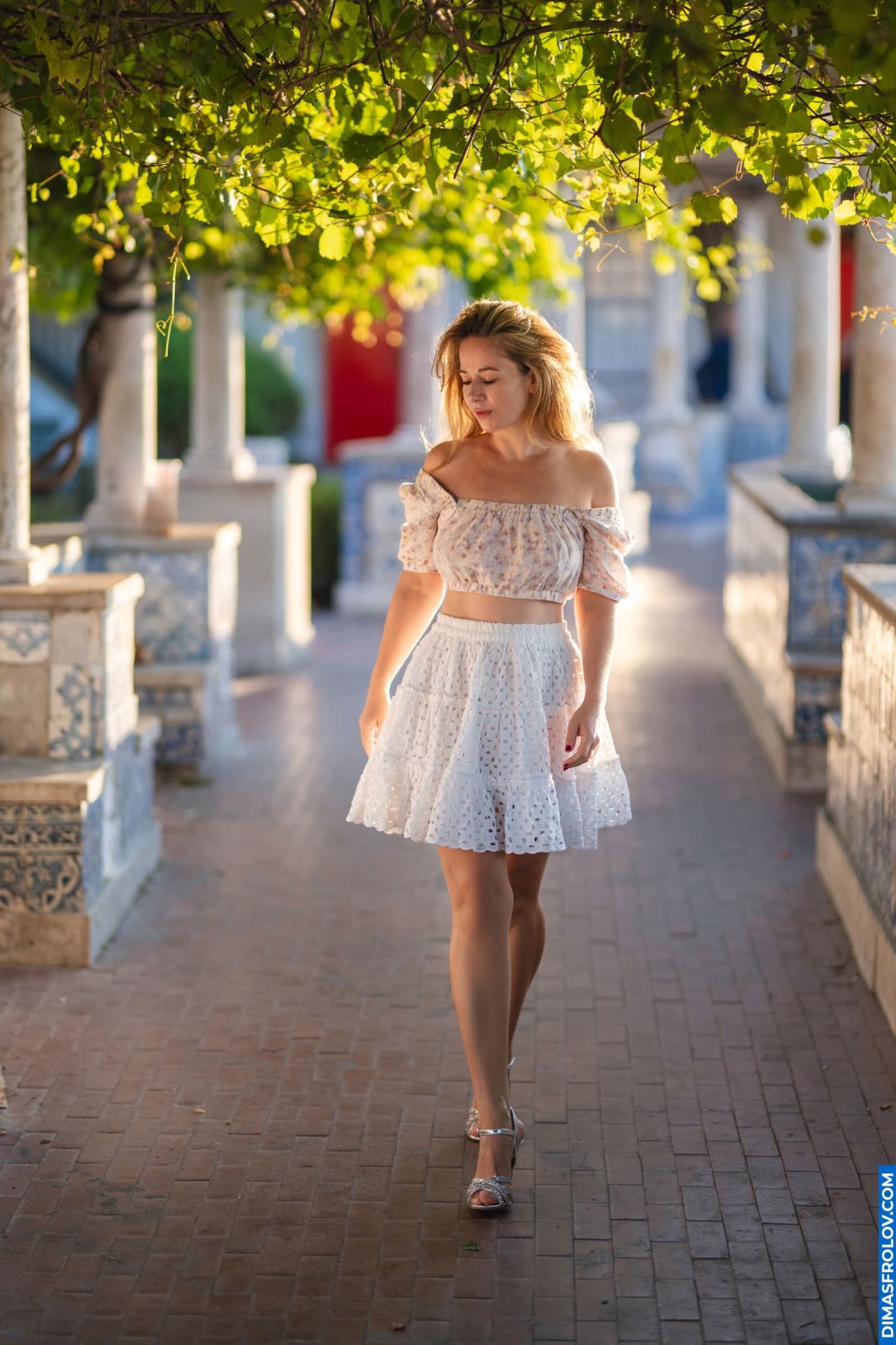 Luna. Lisbon Photoshoot in Alfama Streets. Sunrise Light and Natural Mood. Photo 129871 (2025-07-22 17:57:04)