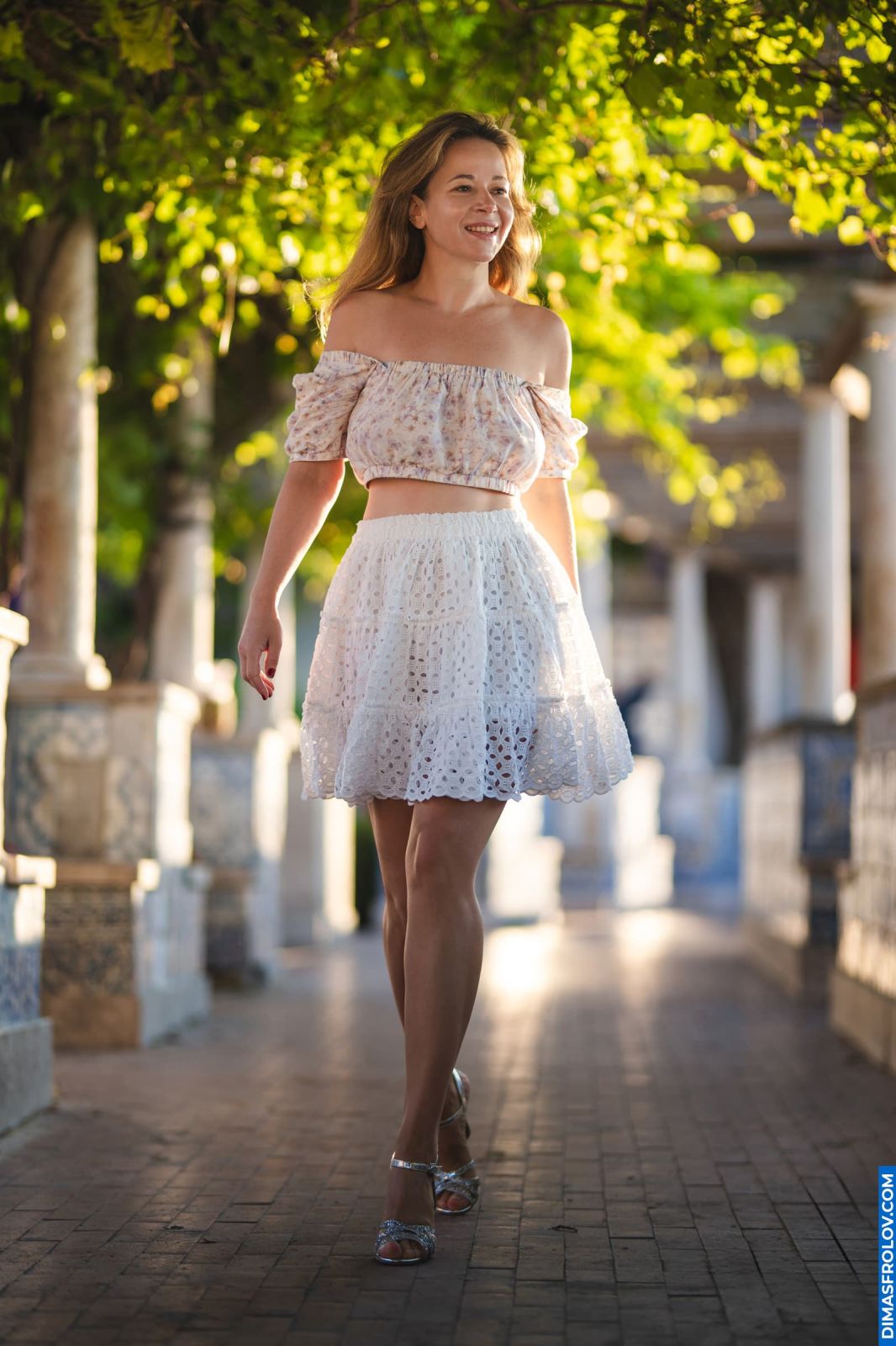 Luna. Lisbon Photoshoot in Alfama Streets. Sunrise Light and Natural Mood. Photo 129865 (2025-07-22 17:57:02)