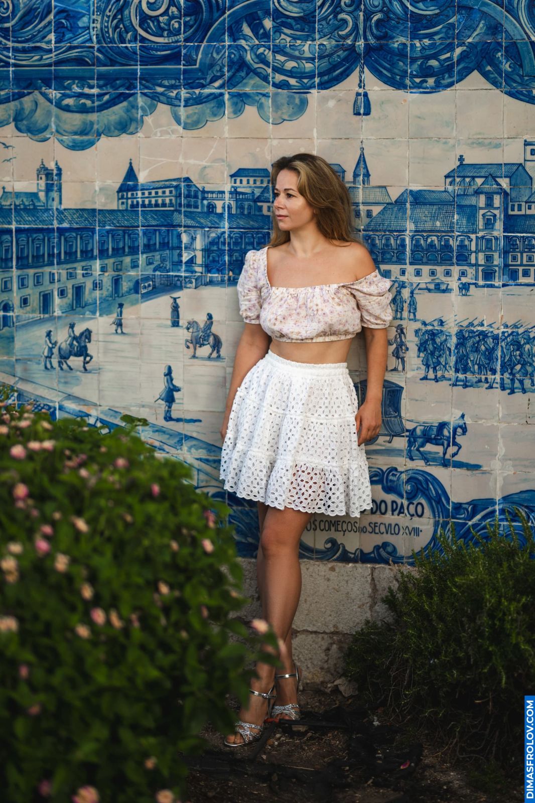 Luna. Lisbon Photoshoot in Alfama Streets. Sunrise Light and Natural Mood. Photo 129889 (2025-07-22 17:57:07)