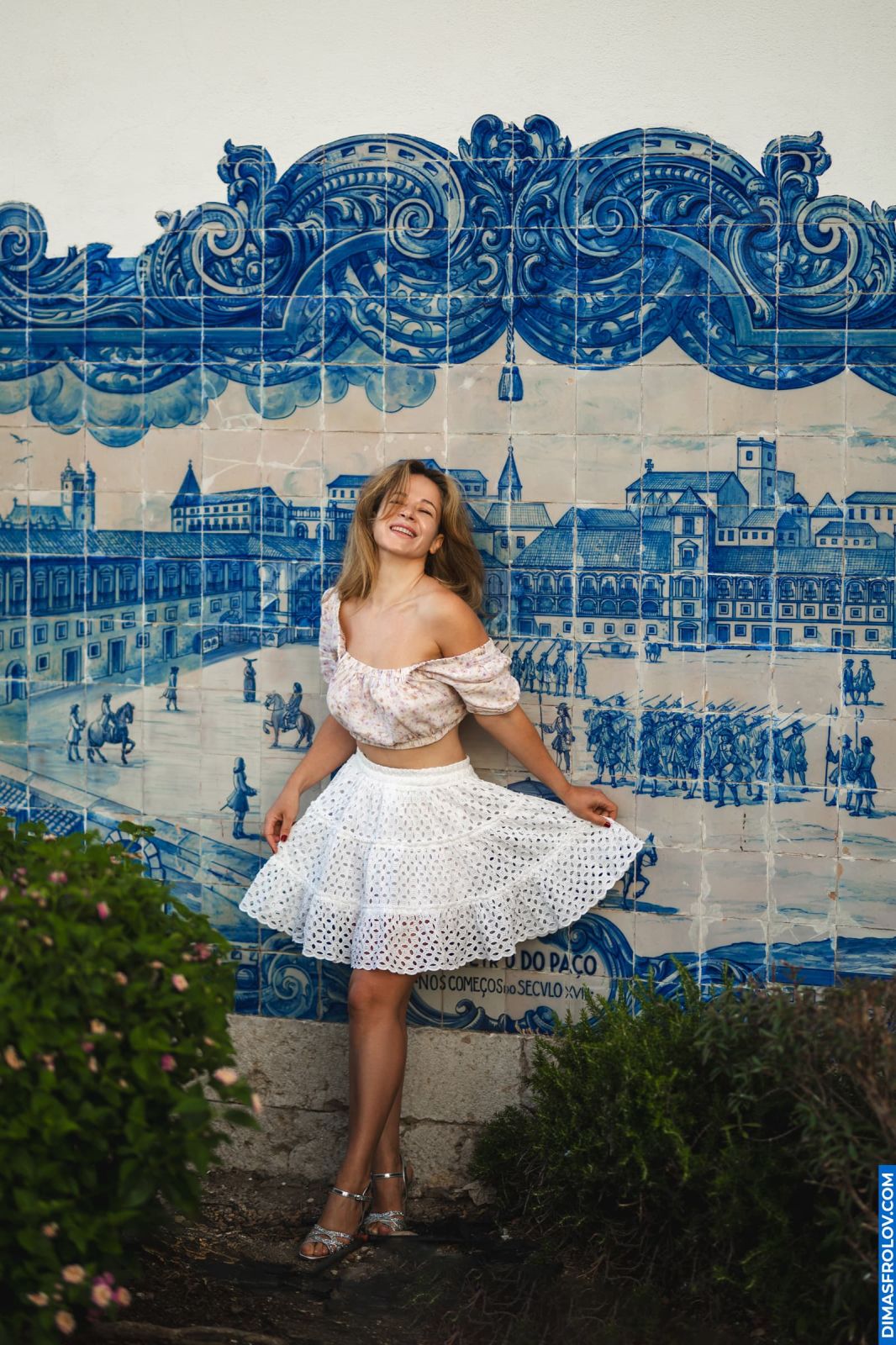Luna. Lisbon Photoshoot in Alfama Streets. Sunrise Light and Natural Mood. Photo 129896 (2025-07-22 17:57:08)