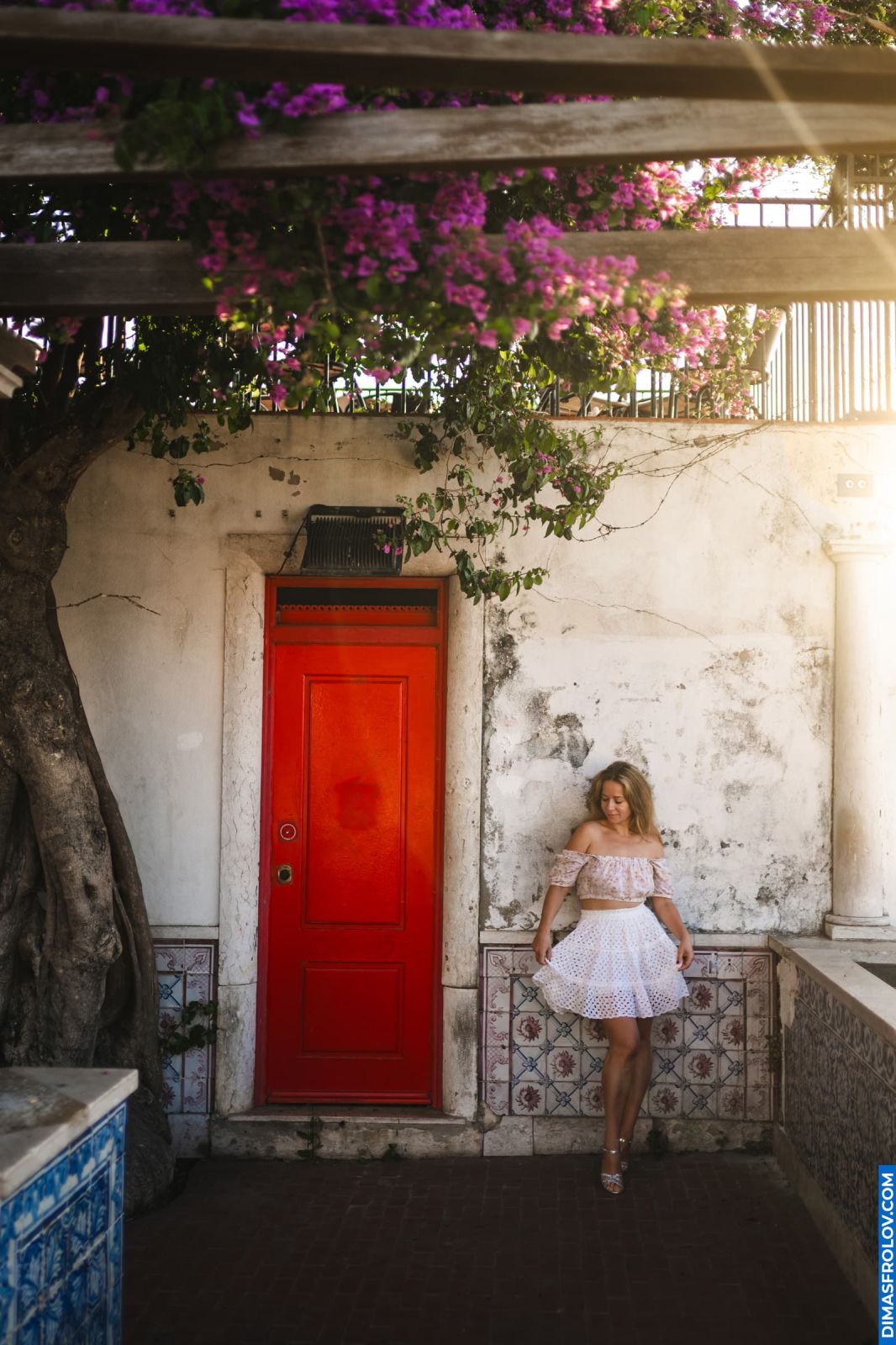 Luna. Lisbon Photoshoot in Alfama Streets. Sunrise Light and Natural Mood. Photo 129880 (2025-07-22 17:57:05)