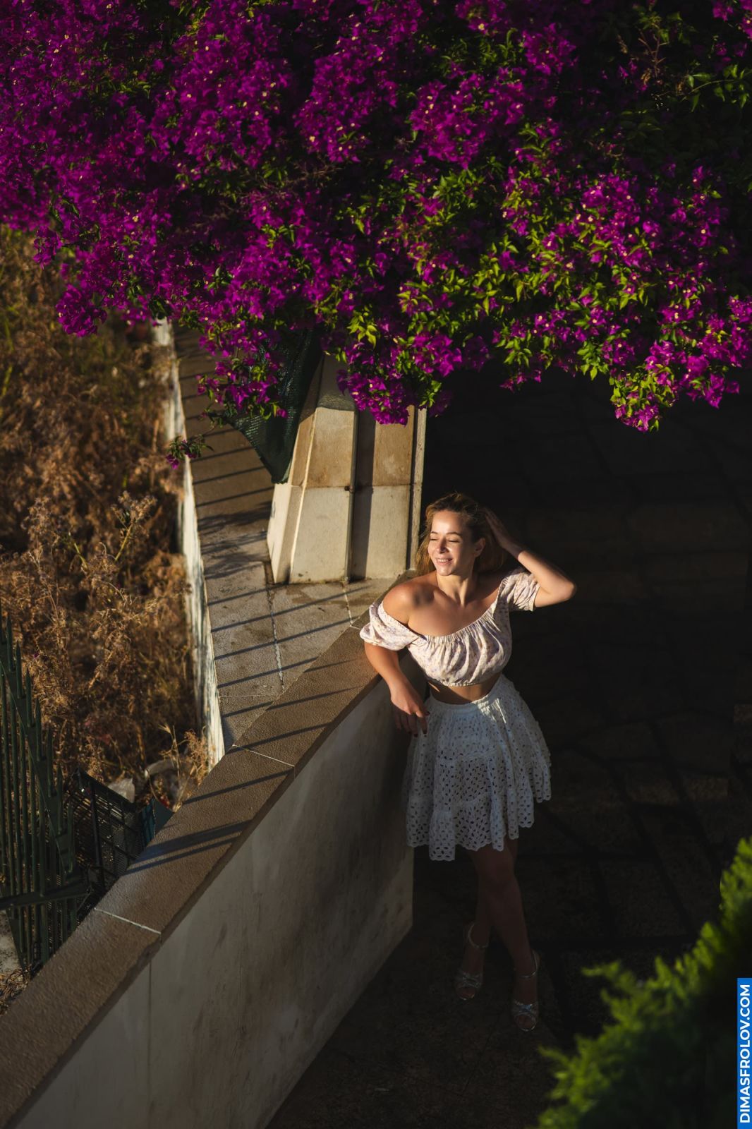 Luna. Lisbon Photoshoot in Alfama Streets. Sunrise Light and Natural Mood. Photo 129897 (2025-07-22 17:57:09)