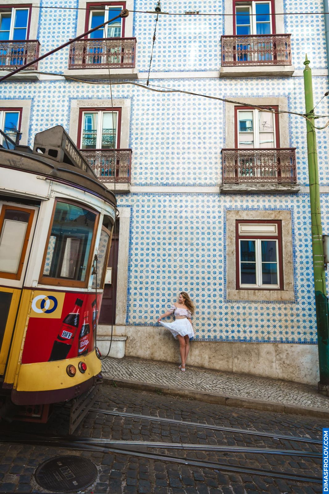 Luna. Lisbon Photoshoot in Alfama Streets. Sunrise Light and Natural Mood. Photo 129912 (2025-07-22 17:57:10)