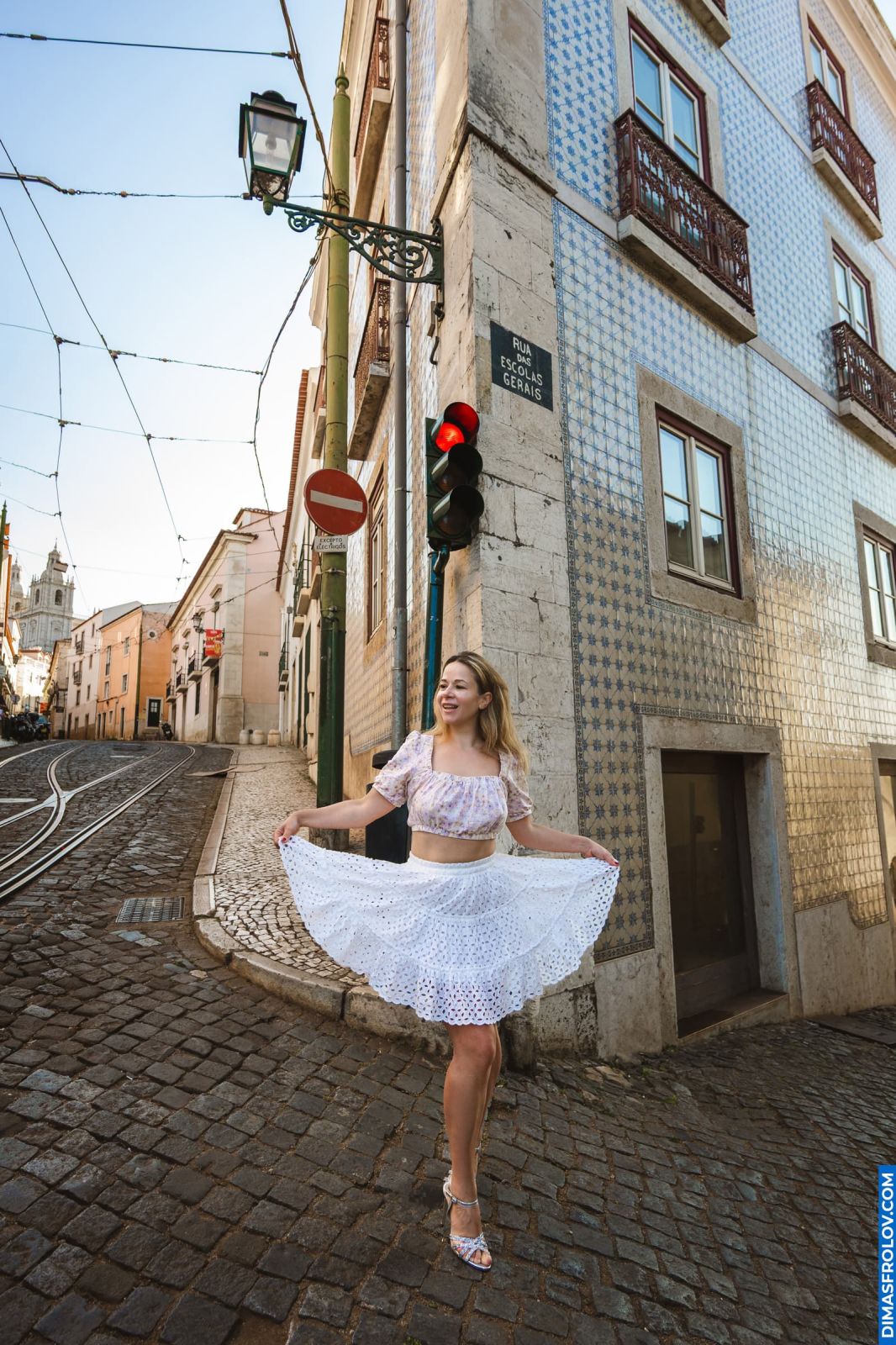 Luna. Lisbon Photoshoot in Alfama Streets. Sunrise Light and Natural Mood. Photo 129900 (2025-07-22 17:57:09)