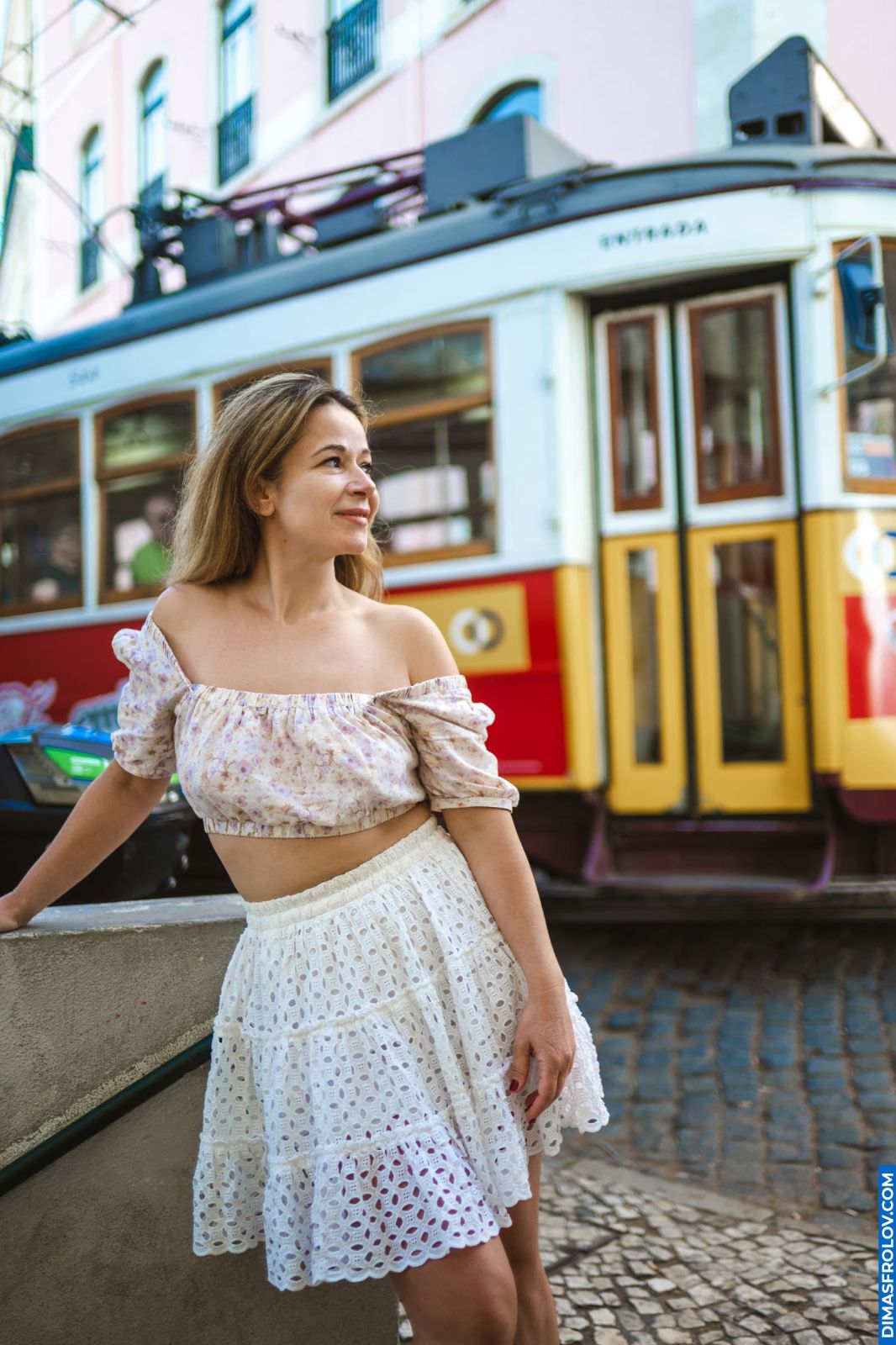 Luna. Lisbon Photoshoot in Alfama Streets. Sunrise Light and Natural Mood. Photo 129895 (2025-07-22 17:57:08)