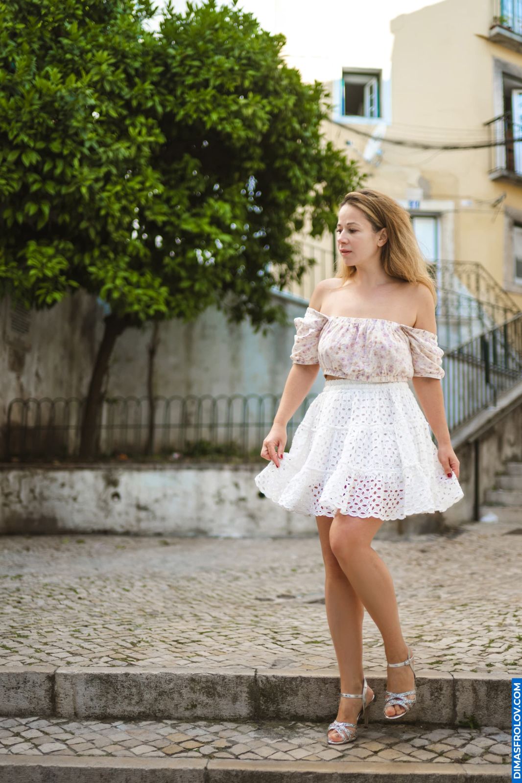 Luna. Lisbon Photoshoot in Alfama Streets. Sunrise Light and Natural Mood. Photo 129903 (2025-07-22 17:57:10)