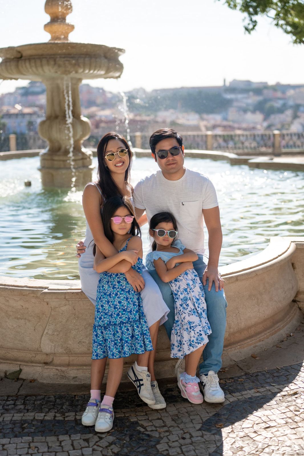 Family Photoshoot from Miradouro de São Pedro de Alcântara to Bica, Lisbon. Photo 131629 (2026-07-16 08:44:38)