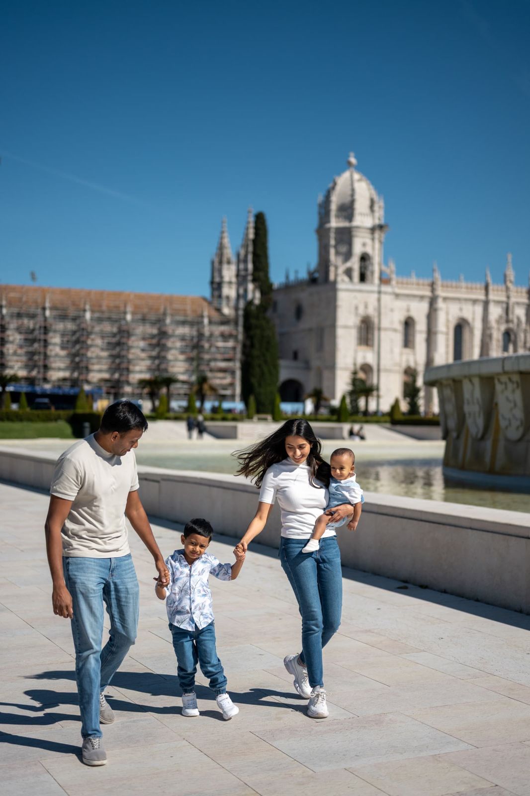 A First Birthday Family Photoshoot at Jerónimos Monastery, Lisbon. Photo 131710 (2026-07-16 10:07:15)
