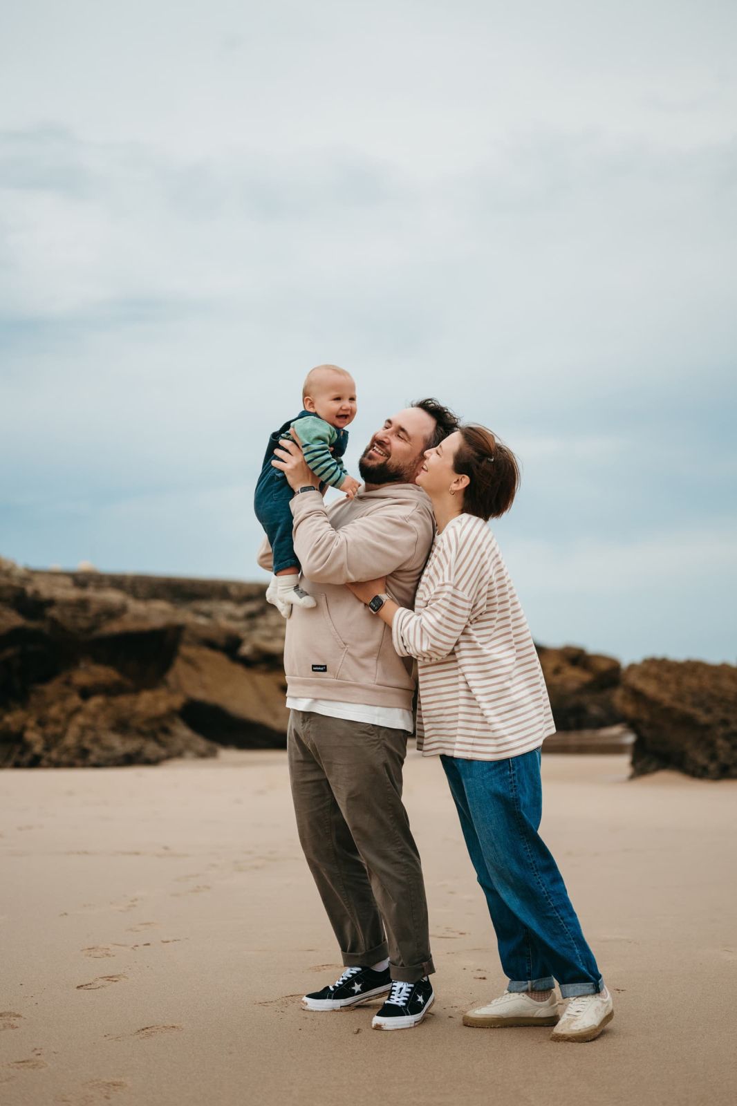 A Family Photoshoot with a Baby at Guincho Beach, near Cascais. Photo 131907 (2026-07-16 11:46:00)
