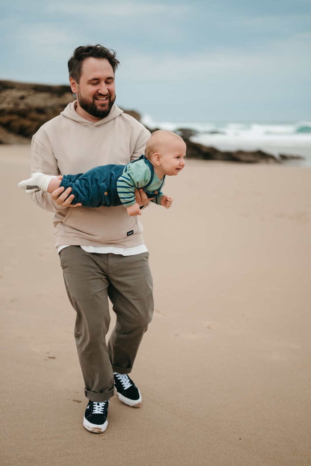 A Family Photoshoot with a Baby at Guincho Beach, near Cascais. Photo 131908 (2026-07-16 11:46:01)