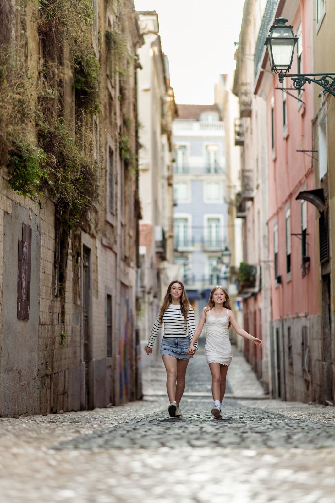 A Mother and Daughter Photoshoot in Lisbon, at Miradouro de São Pedro de Alcântara. Photo 132075 (2026-07-16 13:10:37)