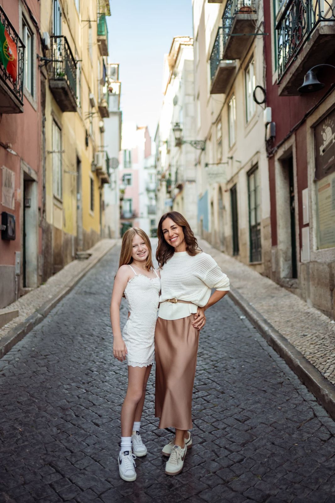 A Mother and Daughter Photoshoot in Lisbon, at Miradouro de São Pedro de Alcântara. Photo 132079 (2026-07-16 13:10:42)