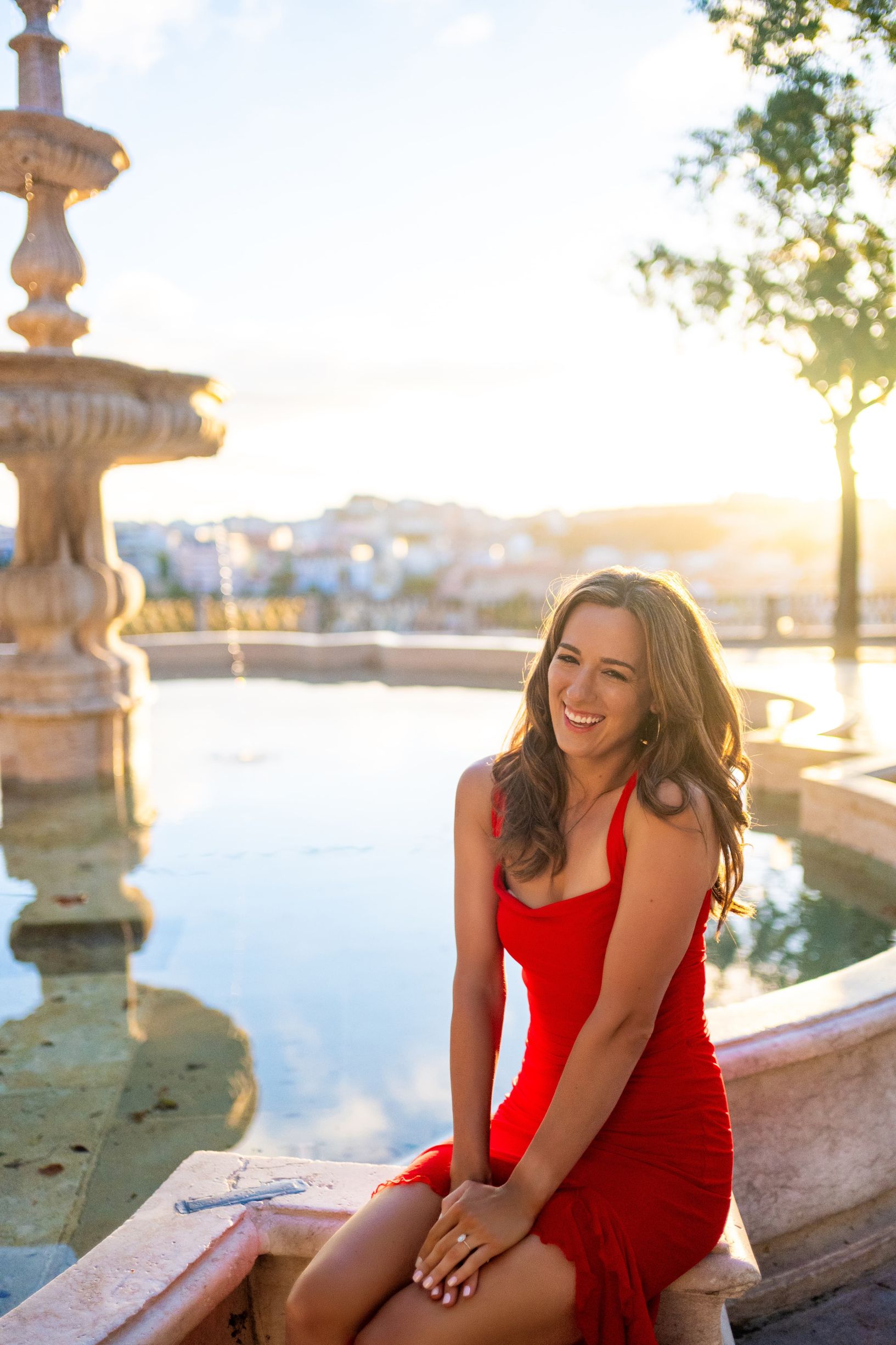 Engagement session at the Príncipe Real fountain in Lisbon