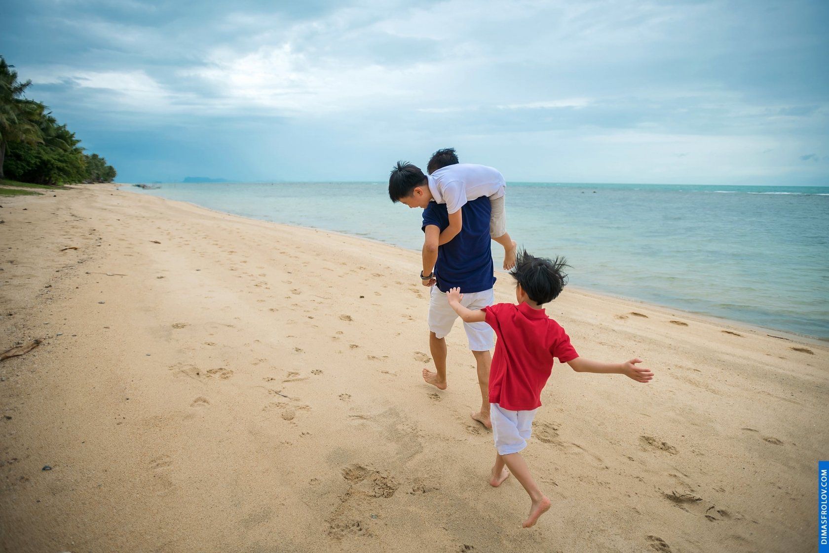 family ครอบครัว Chan. บาทต่อภาพ 44431 (2023-05-03 21:54:00)