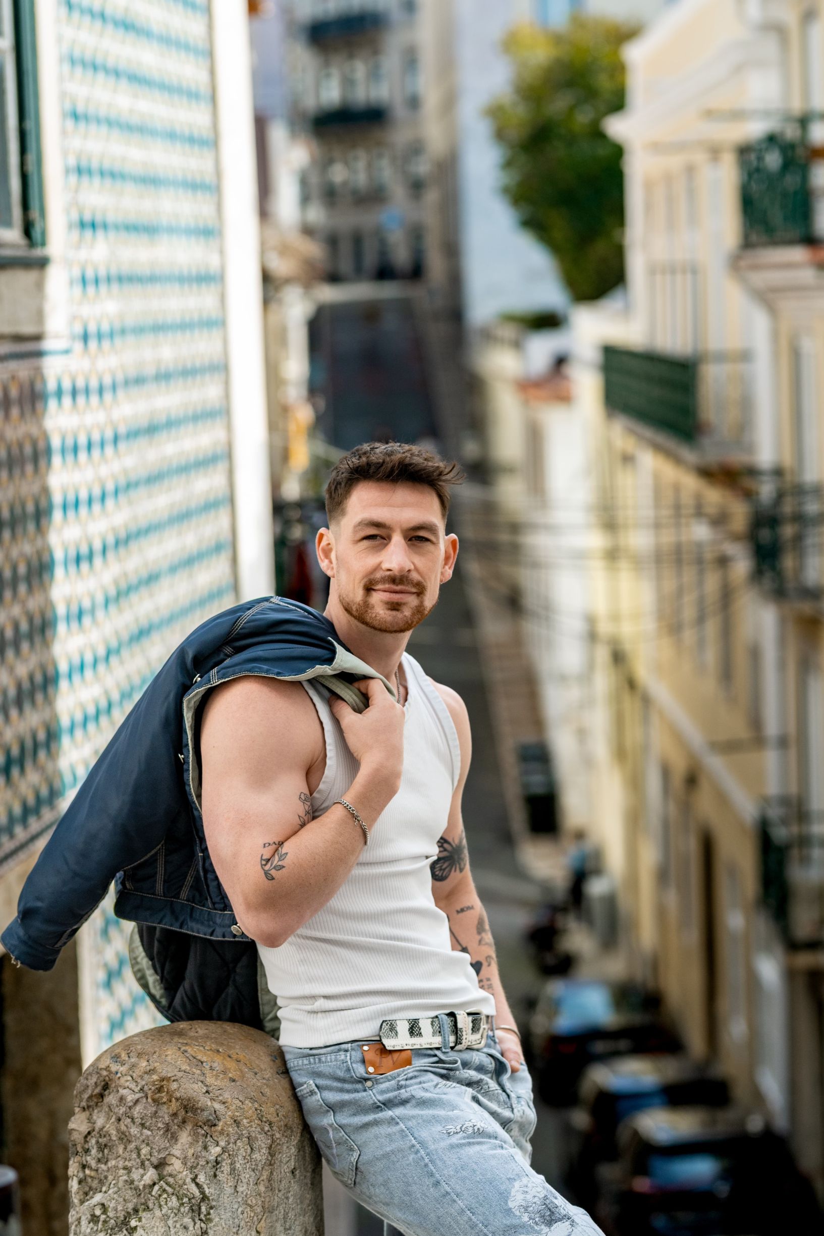 Мужская фотосессия в Лиссабоне для сайтов знакомств. Фото 130881 (2026-05-01 09:10:02)