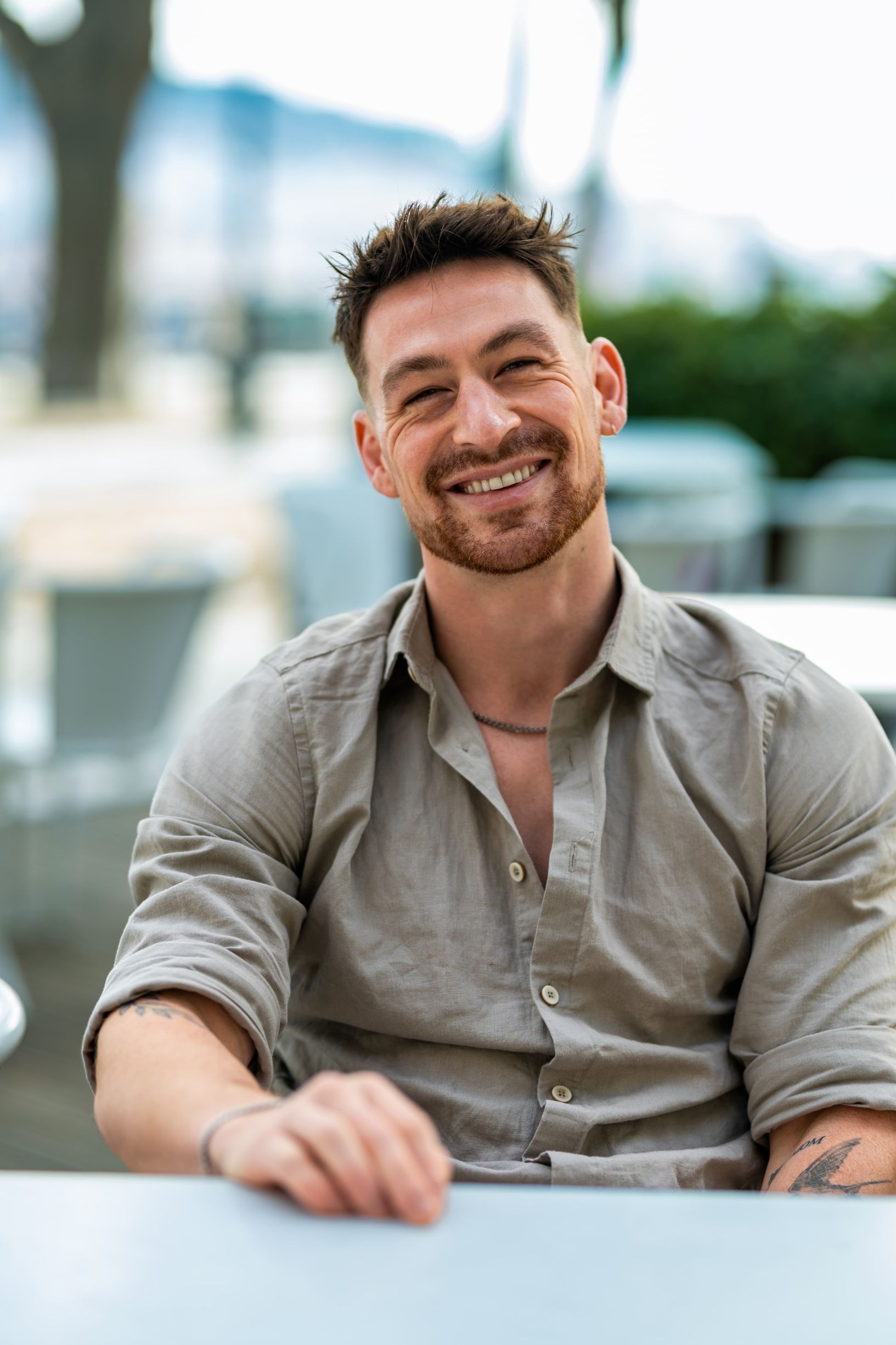 Dating profile photos in Lisbon. Photo dating-app-photos-0026-9794a7e2.