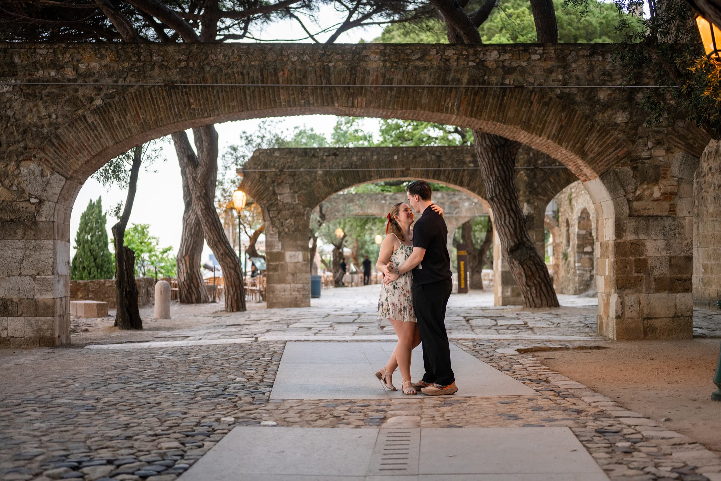 Love story photo in Castelo de São Jorge