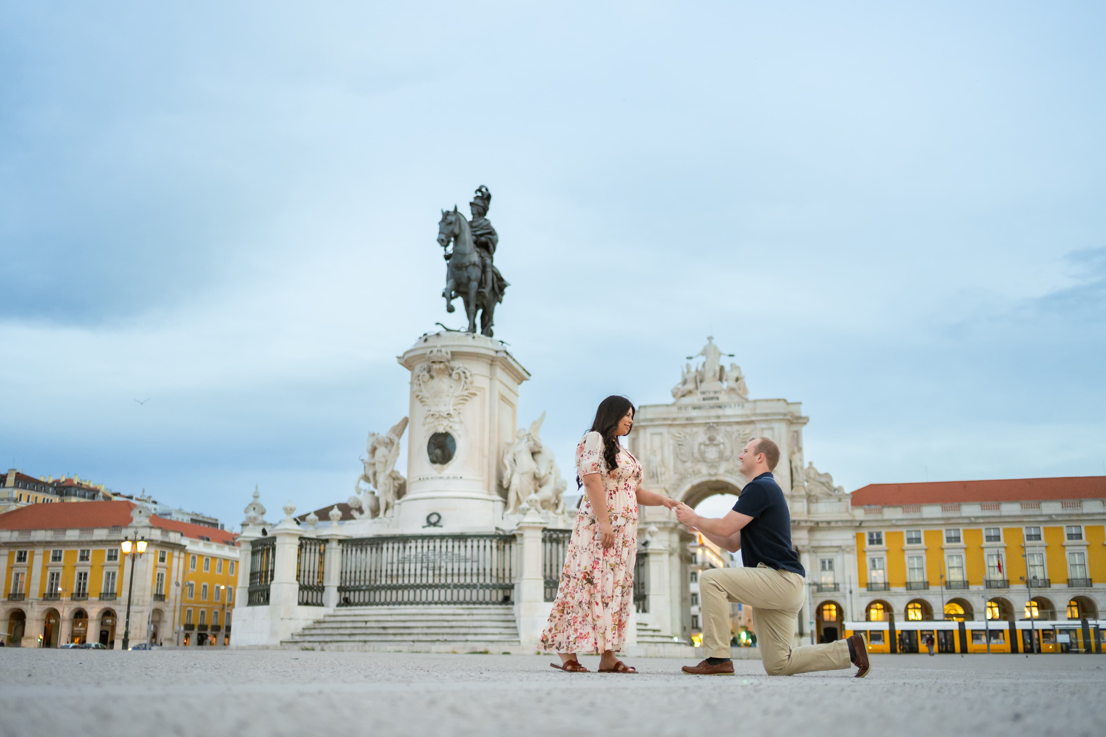 Proposal photography at Praça do Comércio – Dimas Frolov