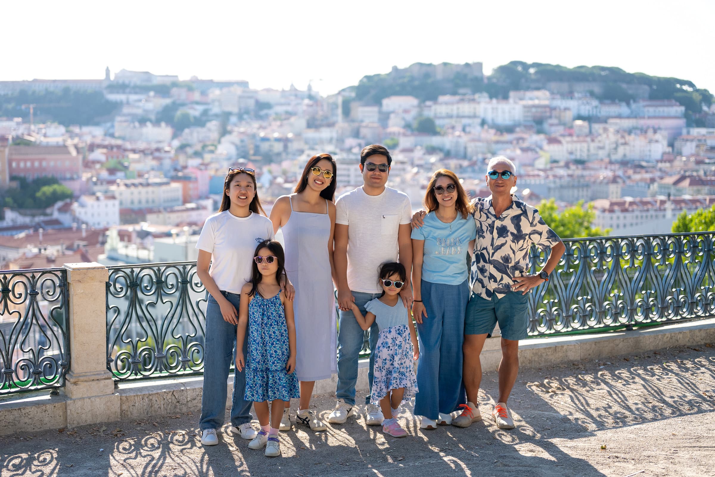 Family Photoshoot from Miradouro de São Pedro de Alcântara to Bica, Lisbon. Photo 131618 (2026-07-16 08:44:22)