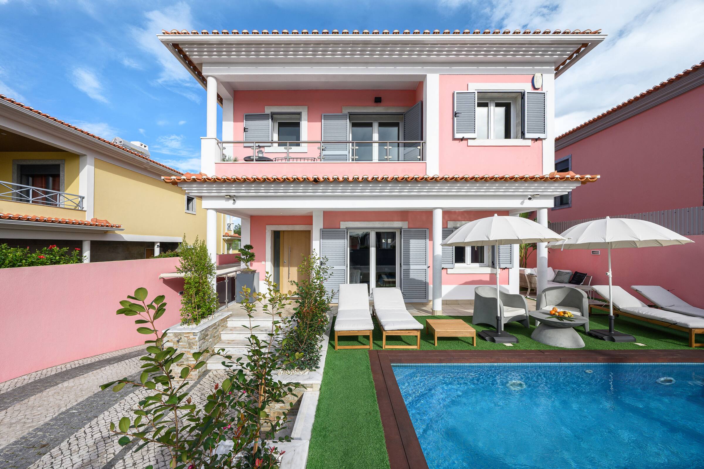 Two-storey villa with a pool, spa and games room. Photo 133520 (2026-10-20 10:55:26)