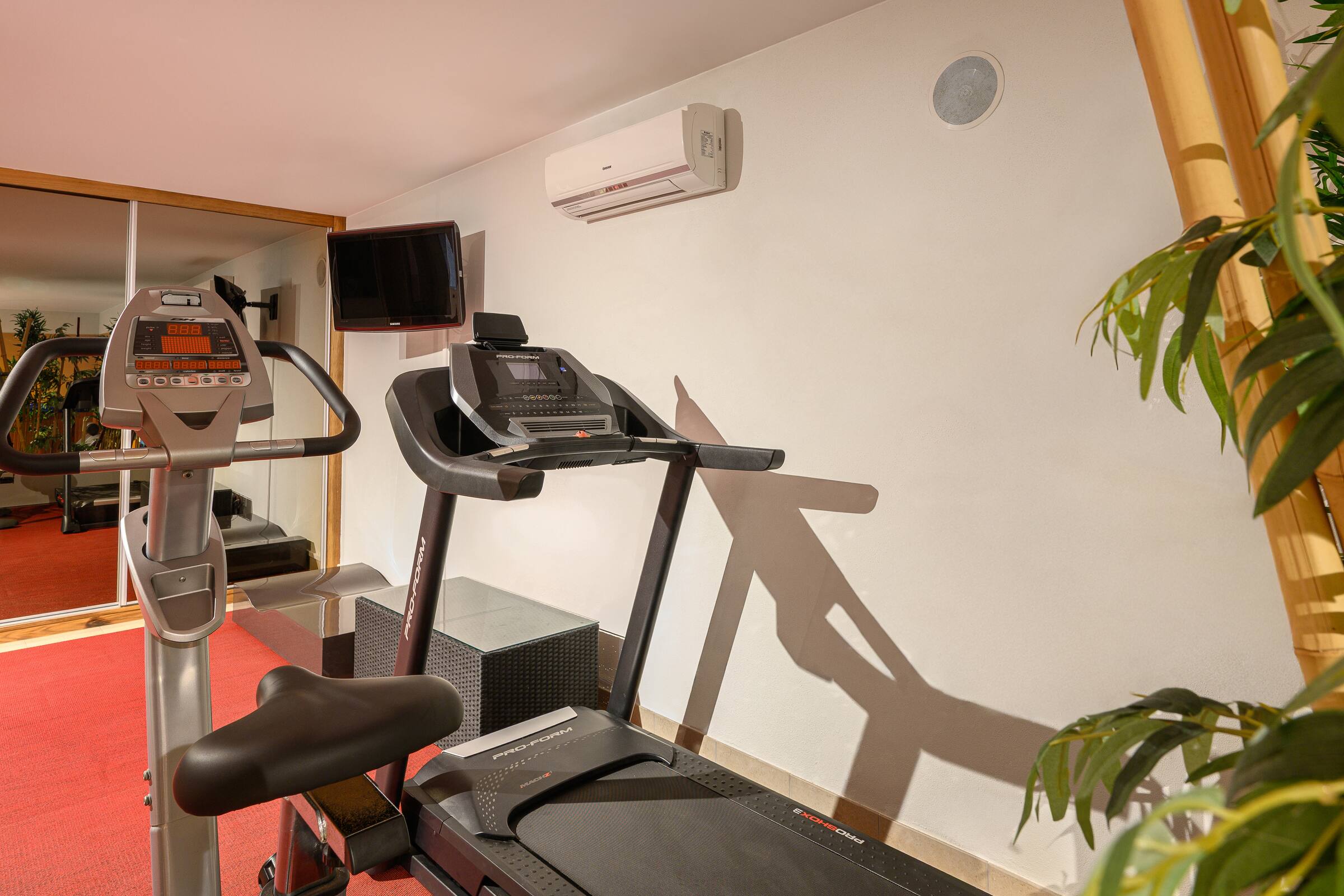 Two-storey villa with a pool, spa and games room. Photo 133533 (2026-10-20 10:55:26)