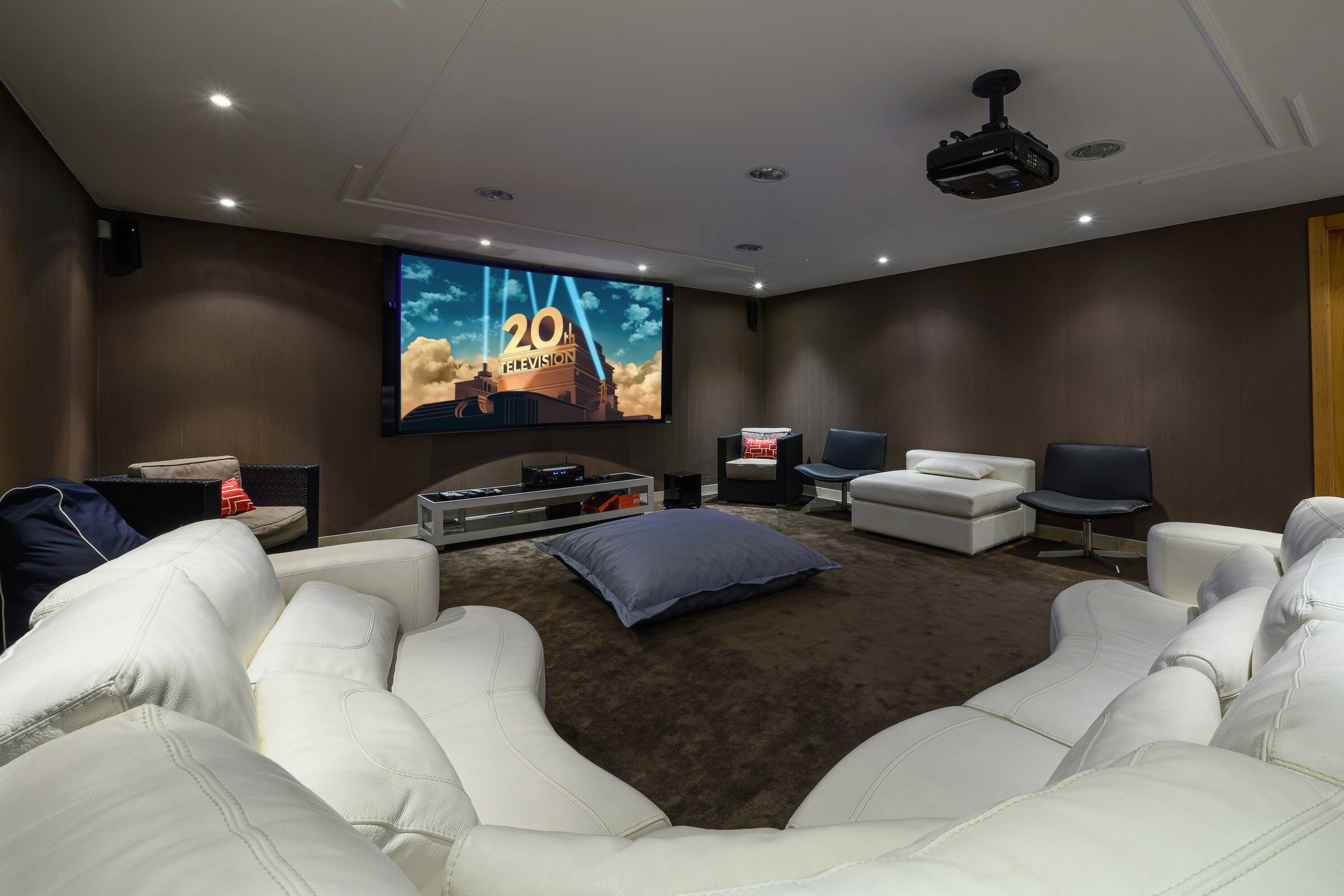 Two-storey villa with a pool, spa and games room. Photo 133548 (2026-10-20 10:55:26)