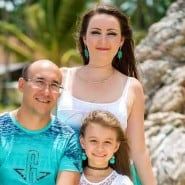 The userpic of client, who leaves the review: Nadezhda, Alexander, and Yaroslava