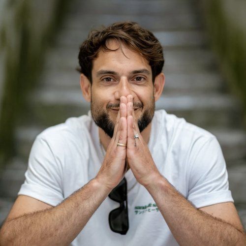 A imagem de perfil do cliente que deixa a avaliação: Max J Di Fabio