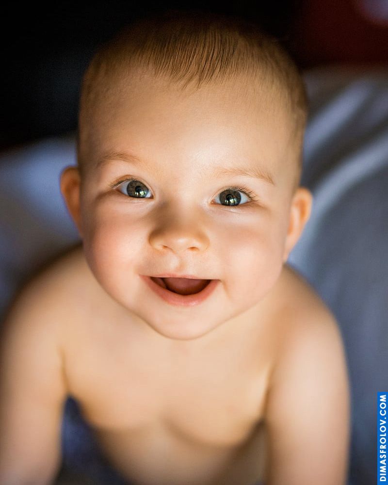 Studio-style baby portrait — clean and cheerful infant photo
